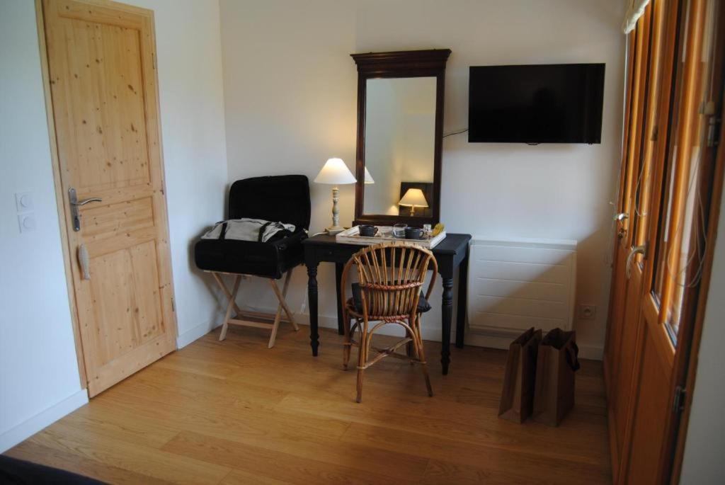 La Maison Du Las Saint-Jean-d'Illac Room photo